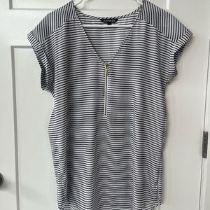 Express striped women’s short sleeve shirt. Size Large